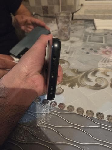 limitsiz internet: Məhsul: Smartfon (qara rəng) Xüsusiyyətlər və dizayn: - Korpus: qara — 8