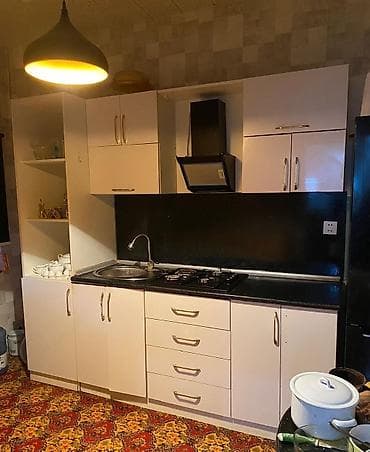 prokat stol stul: Mətbəx mebeli 220 AZN. Eni 2.30 sm, hunduru 2.20 sm.Üstündə — 1