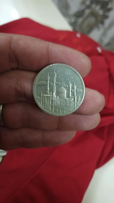 продам гантели бу: Məhsul: İran 5000 Rial xatirə sikkəsi Təsvir: - Material: ağ metal — 1