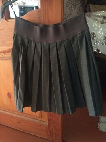 Yubka satilir 5 manata. Baha alinib. Boz rengde11, 12 yas