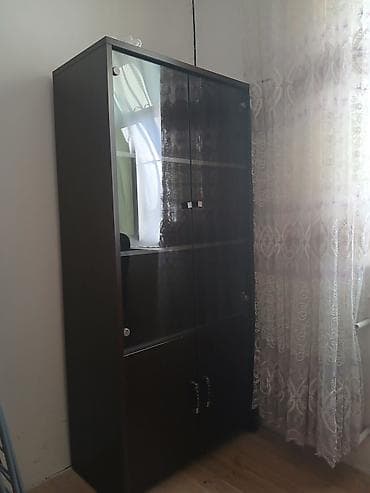 Şüşə vitrinli şkaf - Material: tünd rəngli MDF/LDSP korpus, ön