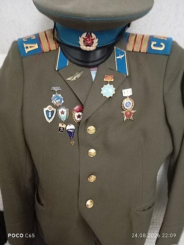 imzalı forma: Sovet əsgər forması medallar ile bir yerde — 3
