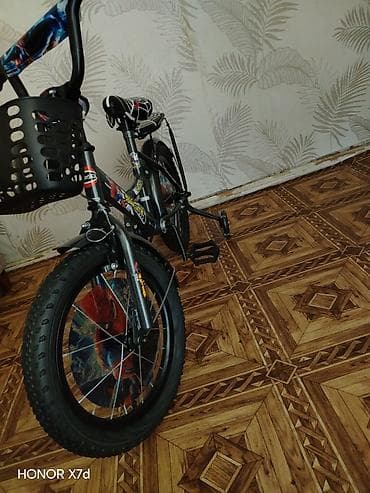 16 lik velosiped: Uşaq velosipedi – Spider temalı - Ölçü: təxminən 16" təkərlər (geniş — 2