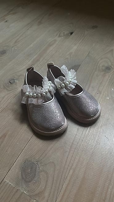 детские резиновые сапоги: Uşaq botları – ağ rəngli, qalın qara altlıqla. - Model: qısa boğaz — 2