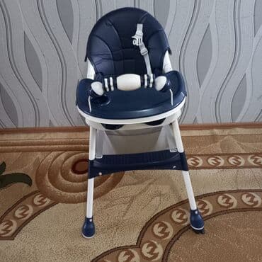 yumşaq oyuncaq: Uşaq yemək stulu - Rəng: tünd göy/ağ - Yumşaq oturacaq və arxalıq — 1