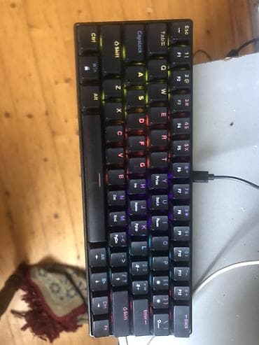 Elektronika: Məhsul: Kompakt mexaniki klaviatura (60% layout) Xüsusiyyətlər: - RGB — 3