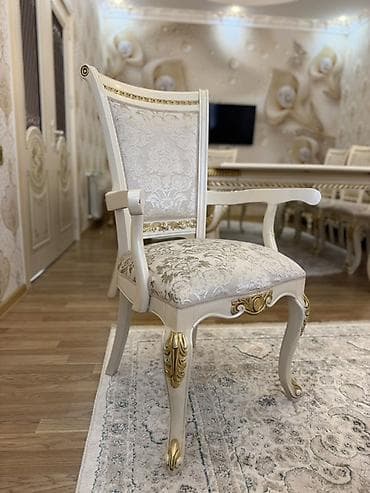islenmis termolar: Klassik üslubda yemək masası dəsti təqdim olunur. Dəst böyük ölçülü — 5