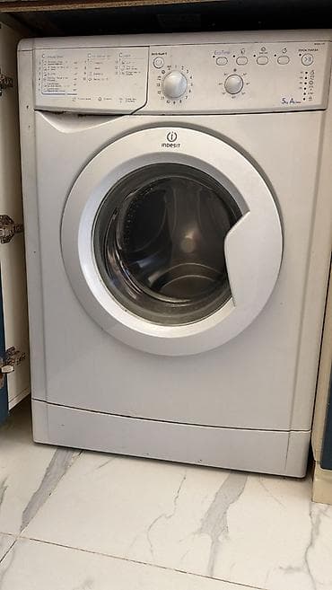 Su qızdırıcı kranlar: Paltaryuyan maşın Indesit, 5 kq, İşlənmiş, Avtomat, Ünvandan götürmə — 3