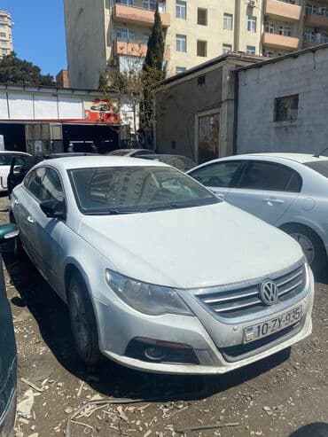 Volkswagen Passat CC: 2 l | 2009 il Sedan