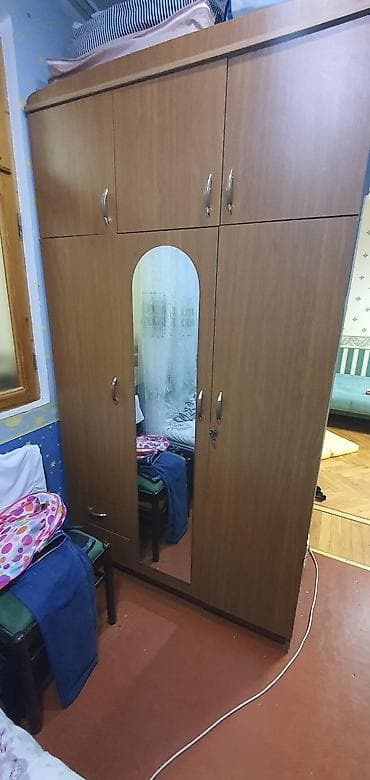 ucuz mebellər: Dolab 100 azn. Unvan 7ci mkr.
k5090~SD — 1