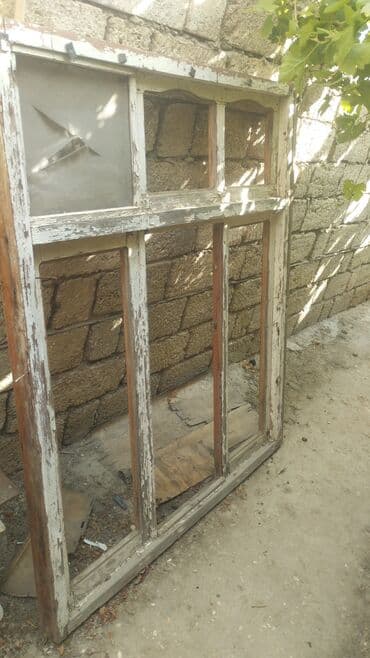 Taxta pəncərə. Şüşələri də var. Sadəcə laklamaq lazımdı vəssalam