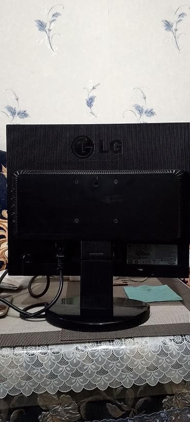 Настольные ПК и рабочие станции: LG Flatron L1753S-BF LCD monitor - Ekran ölçüsü: 17 düym (5:4 format) — 4