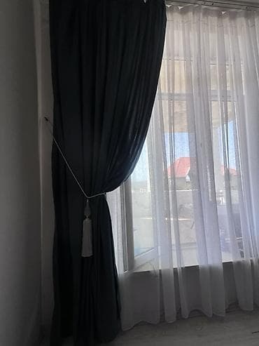 Ev üçün dekor: Qara-mavi qalın pərdələr və ağ tül dəsti baha giymete almisig.bu ilin — 2