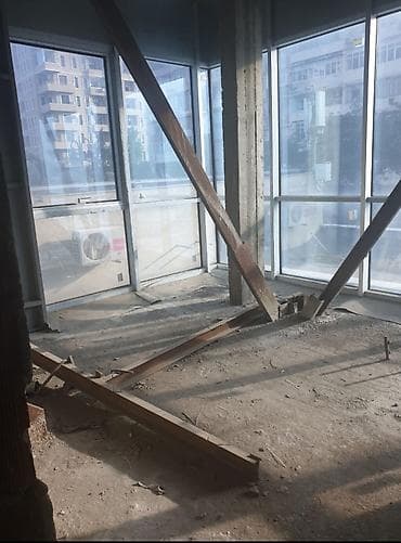 mansarli heyet evleri: Satılır: iki səviyyəli geniş ofis/kommersiya sahəsi - Planlaşdırma: 2 — 4