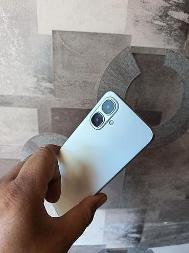 lg l90 d405: Ağıllı telefon – gümüş/ağ rəngli korpus, zərif düz kənarlar və mat — 2