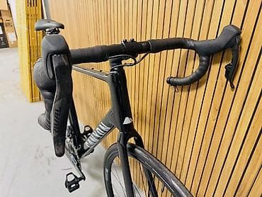 2 teker velosiped: Canyon yol velosipedi – qara rəng, aero xəttli alüminium/karkas — 2