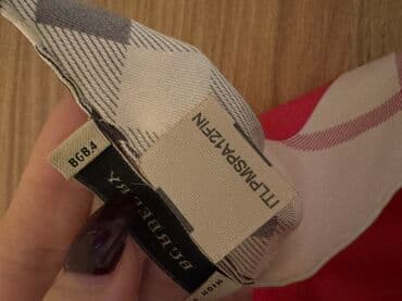 qadın qızıl saatların qiymətləri: İpək şərf burberry 100% 90 manat “BURBERRY LONDON” kvadrat şərf - — 4