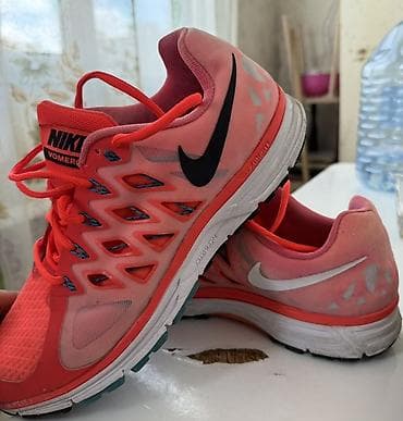 Krasofkalar və idman ayaqqabıları: Nike Air Zoom Vomero 9 qaçış krosovkaları - Model: Nike Air Zoom — 1