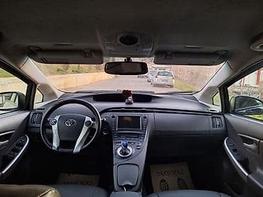 qalmaq şərti ilə prius: Toyota Prius: 1.8 l | 2010 il Hetçbek — 5
