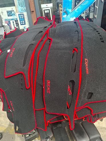 bmw e36 kapot: Bir çox avtomobil üçün qırmızı haşiyəli, qara rəngdə ön panel örtüyü — 2