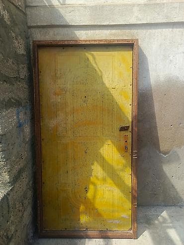 bayraq sekili: Dəmir qapı Eni 1 uzunluğu 1.95 dir - Material: qalın metal/dəmir — 1