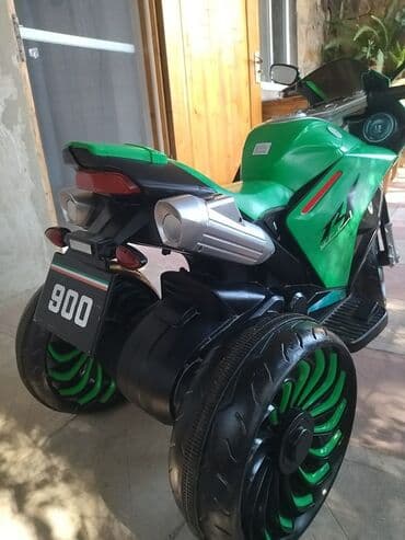 Moto ela veziyet, az surulub. 12 yasa geder. iki motor ve iki — 3