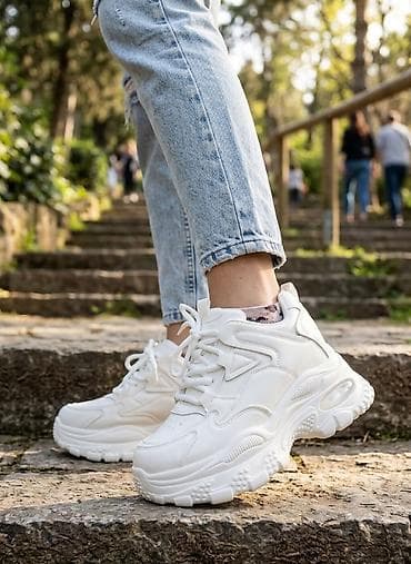 qadinlar: Ağ rəngli qadın krossovkası - Model: chunky/“dad sneakers” üslubunda — 1