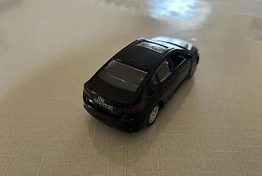 İdman və istirahət: Qara rəngli metal oyuncaq maşın modeli - Marka/model üslubu: sedan — 2