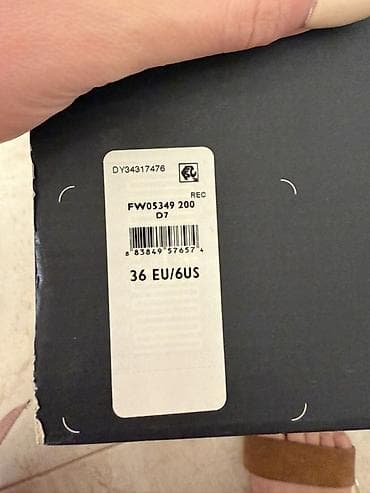 Tommy Hilfiger qadın botları - Model: FW05349 200 (qutudakı etiket) - — 3