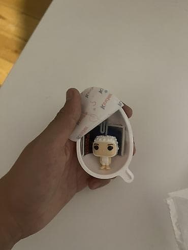 gitara qabı: Kinder joy stranger things Mini kolleksiya fiquru – kapsul/qab içində — 1