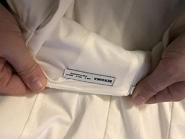 tul donlar: Bershka ağ rəngli qadın paltarı

- Brend: Bershka
- Ölçü: S — 3