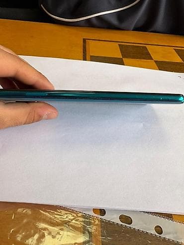 redmi k80: Telefon hər şeyi işlək vəziyyətdədir donması yoxdur.Ekraninda ciziq — 6