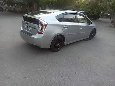 prius manitoru: Toyota Prius: 1.8 l | 2013 il Sedan — 8