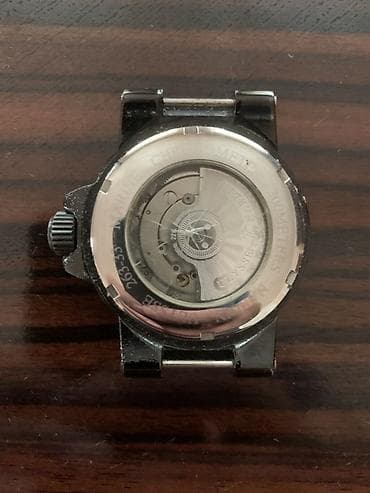 saat alanlar: Ulysse Nardin Marine üslubunda mexaniki qol saatı Remeni yoxdur — 2