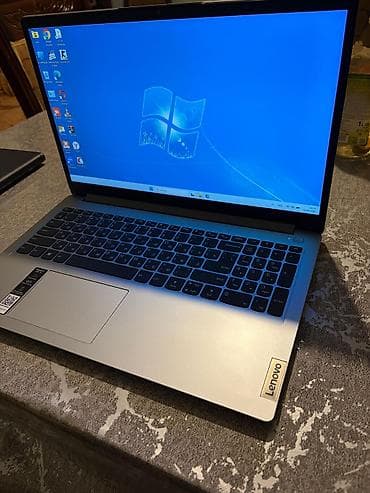 lenovo notebook: Lenovo noutbuku – gümüşü rəngdə, nazik korpuslu, 15.6" ekranlı model — 3