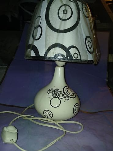 karta: Masaüstü dekorativ lampa - Rəng: ağ əsas, qara dairəvi naxışlarla - — 2