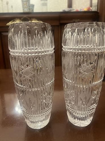 xrustal vazalar: Xrustal güldanlar - 2 ədəd hündür xrustal güldan: Dərin oyma — 2