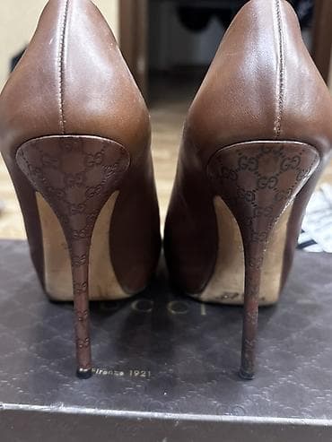 yun qadın şap şapları: Gucci qadın tuflisi orjinal
Razmer 38 yarim
50 manat — 3