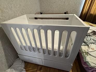 Oğlan və qız üçün, Dördbucaq, Beşik, Dəstsiz, Matras ilə, Yellənmə mexanizmsiz