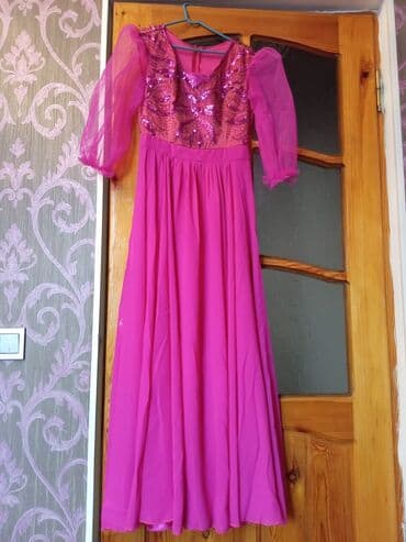 ağ donlar instagram: Parlaq fuksiya rəngli uzun ziyafət geyimi. - Üst hissə — 1