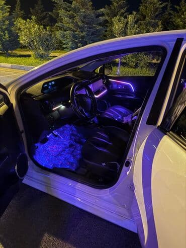 vito satilir: İlkin ödəniş 5000 min Toyota Prius C (Aqua) – hatchbek - Kuzov: ağ — 1