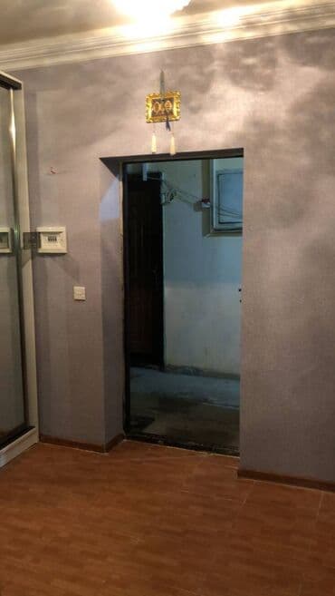 şamaxı ev: Mənzil kirayə verilir. 19.6 mər, 95 kv 2-3 düzxəlmə. Evdə hərbir — 4