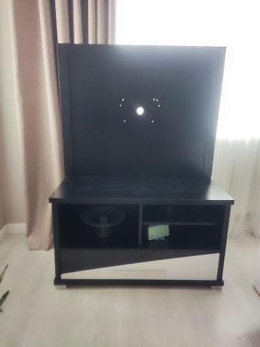 İşlənmiş, Düz TV altlığı, Polkalı, Laminat