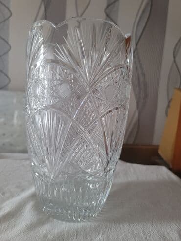 yaz gülləri: Xrustal Böyük güldan 30 az Xrustal Kiçik 20 azn . Iki meyvə vazı — 3