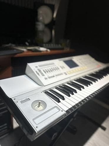 gitara simi: Sintezator, Korg — 6