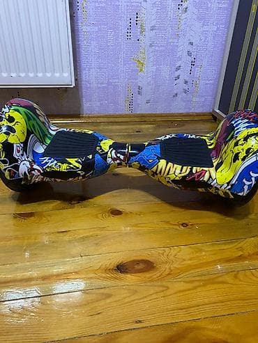 Qrafiti üslublu korpus dizaynına malik iki təkərli elektrikli