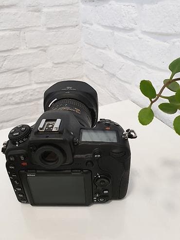 nikkor: Nikon D500 DSLR with AF-S DX NIKKOR 16-80mm — 4