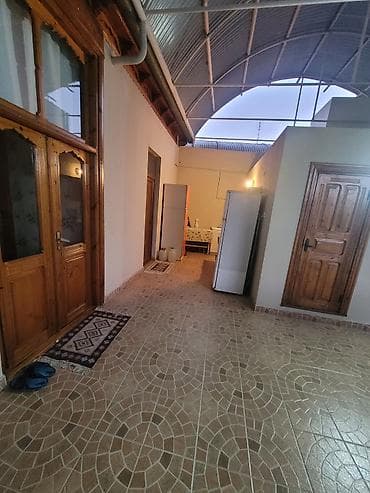 28 may evler: 7 otaqlı, 250 kv. m, Orta təmir — 8