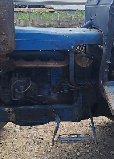 lizinq yolu ile traktor: Kənd təsərrüfatı traktoru – mavi rəngli, kabinəli Super vəziyətdə — 2