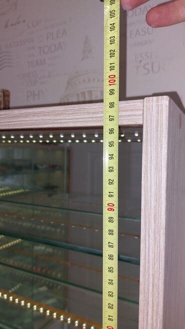 Avtoservis avadanlıqları: Şüşə qapıları olan vitrin, model avtomobillər kolleksiyasını səliqəli — 8